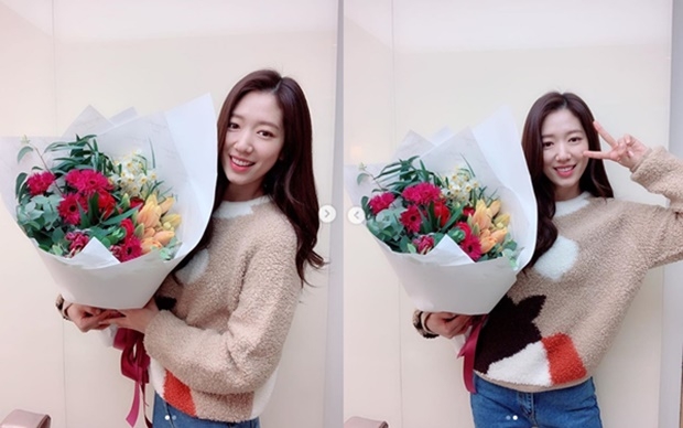 박신혜 꽃다발 인증샷 (사진: 박신혜 인스타그램)