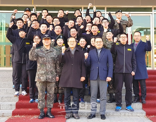 호서대학교가 지난 1월 24일 충북 괴산군에 위치한 육군학생군사학교를 방문하여 2019 동계입영훈련을 받고 있는 호서대 학군사관후보생들을 격려했다.
