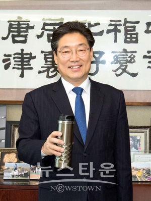 김홍장 당진시장이 플라스틱 프리 챌린지에 동참했다.