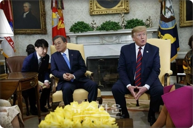 문제는 한국과 미국은 북한과 협상을 하고 싶다는 메시지를 보내고 있지만, 북한 김정은이 협상을 원해야 대화가 가능하며, 따라서 북한 김정은의 결정이 대화의 길로 가는 열쇠를 쥐고 있다는 점이다.