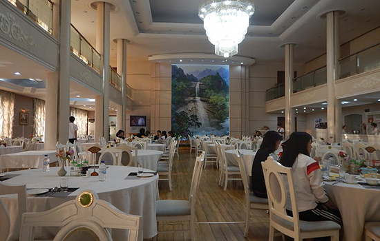 평양의 한 호텔 식당 모습.