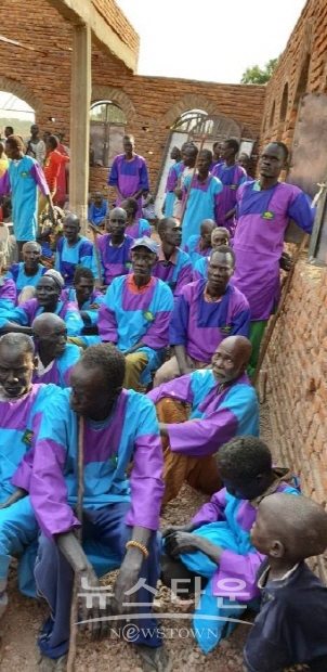 남수단 톤즈 자립지원 희망고 창립 10주년기념축제 '마음나누기 친구더하기' 바자회(김한정 기자)