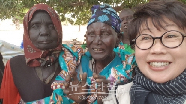 희망고 창립 10주년 기념 ‘남수단 톤즈’ 자립을 위한 '마음나누기 친구더하기' 바자회 열려(김한정 기자)