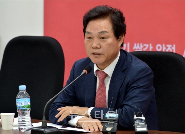 자유한국당 국회의원  박완수 (국회 국토교통위원)