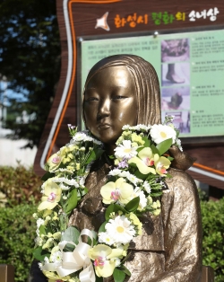 동탄센트럴파크 평화의 소녀상 모습