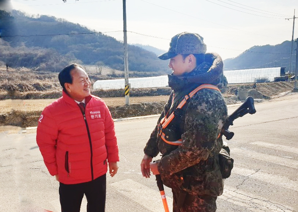 자유한국당 한기호 예비후보, 설 앞두고 민통선 군부대 초소 방문
