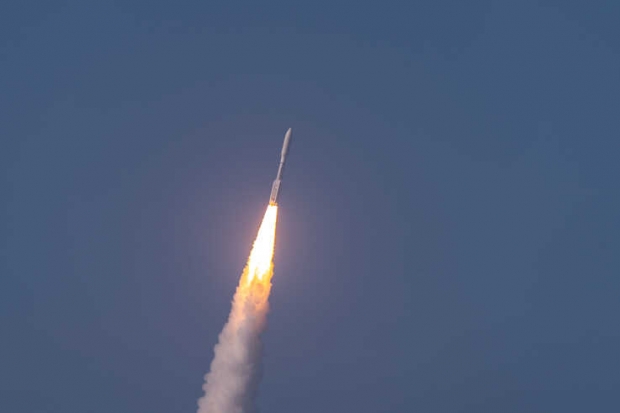 미국 우주군은 지난 26일 케이프커내버럴 공군기지에서 첨단극고주파위성(AEHF-6)을 탑재한 아틀라스 V 로켓을 발사했다. AEHF-6은 우주군이 발사한 첫 국가안보위성이다. DVIDS 사진