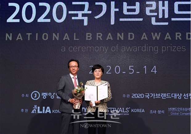 한양사이버대학교가 지난 5월 14일 서울 롯데호텔에서 열린 ‘2020 국가브랜드대상 시상식’에서 사이버대학 부문 1위에 선정되어 수상했다.