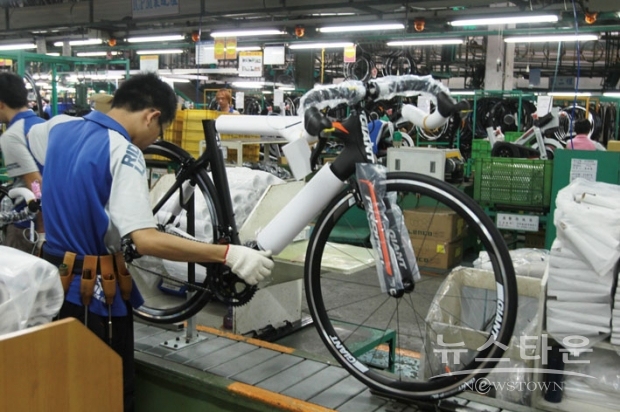 대만의 자전거 제조업체, '자이언트 공장' 내부. 2019년 대만의 전기자전거 수출액은 총 8억6300만 달러로 2018년 3억7700만 달러에서 증가했으며 대부분이 유럽으로 향했다.