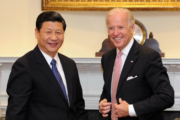 이번 알래스카 회담은 지난 1월 20일 조 바이든 대통령이 취임한 이후 중국과 첫 번째로 열리는 회의이다. 중국은 도널드 트럼프 전 대통령 집권 이후 관계 재설정을 희망하고 있고, 시진핑 주석은 바이든 대통령과의 전화 통화에서 “더 이상의 대결은 재앙으로 이어질 뿐”이라고 말했다. (사진 : 위키피디아)