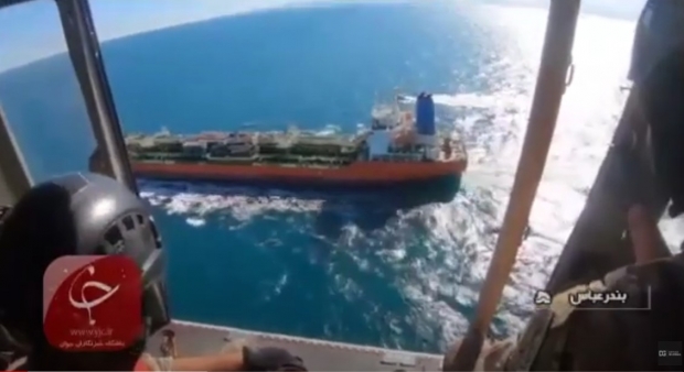 지난 1월 4일부터 갑자기 억류되었던 한국의 화학 운반선 ‘한국케미’호(사진 : 유튜브 캡처)