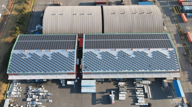 전남 광양항 어울림 공장 650kW급 지붕태양광 사진