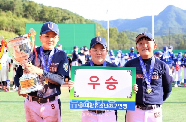우승 – 경기 의정부시유소년야구단(조남기 감독)