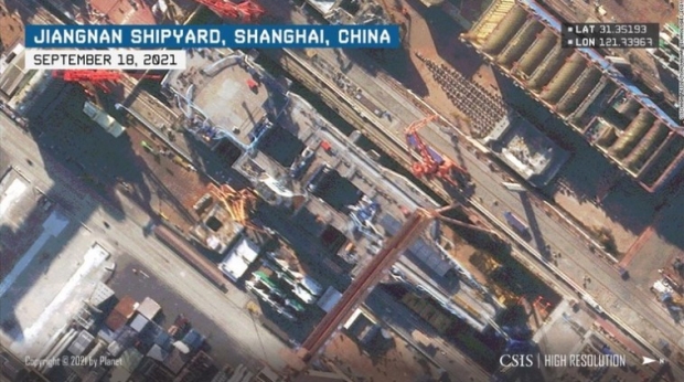 CSIS의 중국 프로젝트 연구자는 ‘003형’은 중국군에 의한 ‘현대 항공모함으로의 첫 진출’이라며 ‘매우 큰 진전’이라고 평가했다고 CNN은 전했다. (사진 : CNN 화면 캡처)