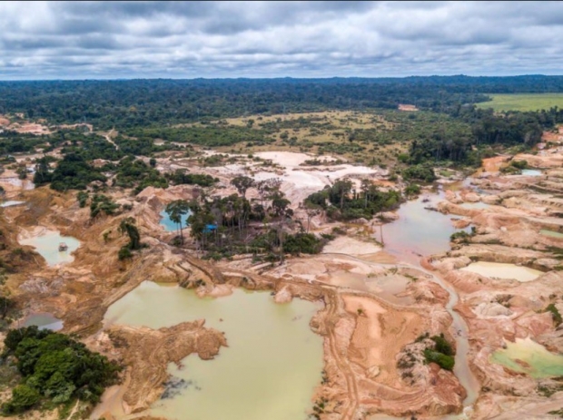 브라질 아마존 열대우림 황폐화 심하게 진행 / 브라질의 환경보호단체는 트위터에서 “INPE 보고의 일자에 주목하고, 정부는 삼림 벌채의 데이터를 은폐, COP26에 제출했다”고 비판했다.(사진 : 유튜브 캡처)