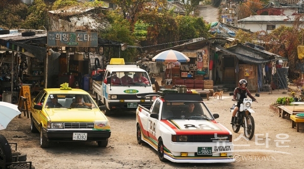 현대자동차 80년대 복고풍 차량들, 영화 '서울대작전'에 대량 출동 / 사진 : 현대자동차