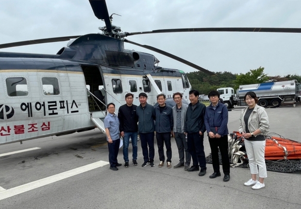 포항시는 산림청, 경북도와 함께 22일 임차 헬기를 활용해 피해구역에 대한 항공 예찰을 실시했다