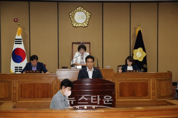 5분 발언하는 김진태 의원