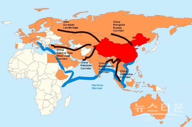 주황색은 아시아인프라투자은행(AIIB)회원들. 검은색은 육상 실크로드, 파란색은 해상 실크로드. 지도 : 위키피디아