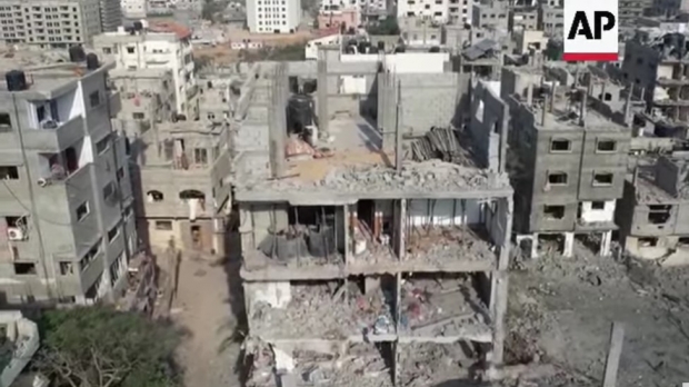 이스라엘 드론이 공폭을 해 파괴된 가자지구 북부의 자발리아 캠프. 사진=AP통시 뉴스 비디오 일부 갈무리