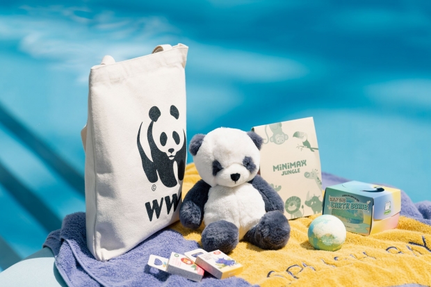WWF 한국본부와 공동 개발한 친환경 객실 패키지 중 하나인 러브 아워 플래닛 판다의 구성품.