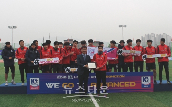 올해 여주세종축구단과 함께 창단한 충주시민축구단이 첫 시즌 K3리그 2부 베이직 리그에 참여해 리그 3위를 차지하며 승격 플레이오프전에 진출했다.
