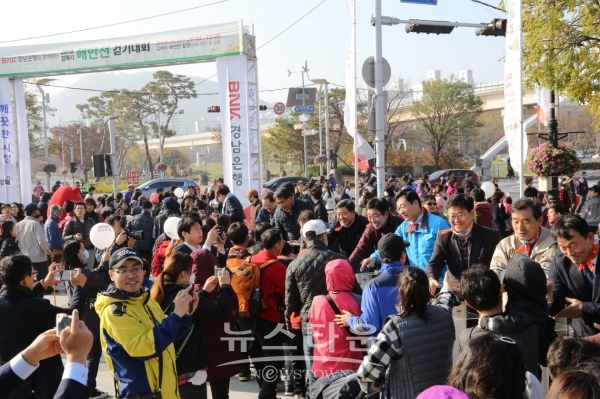 BNK경남은행, ‘2018 김해시 해반천 걷기대회’ 성황