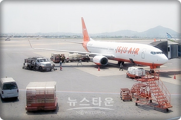 제주항공이 계약 수량 중 확정구매 물량은 40대로 단일 기종(single aircraft type model) 기준으로 한국 국적기가 체결한 항공기 계약 가운데 최대 규모로 기록될 전망이다. 채형석 애경그룹 총괄부회장의 강력한 의지가 제주항공의 이번 대규모 구매를 이끌었다는 후문이다.