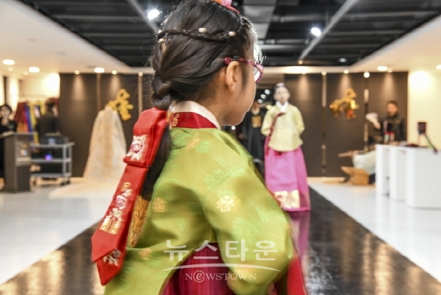 제34회 아트코리아방송 저널리즘 비평 및 토크쇼 ‘아트가 부자다’