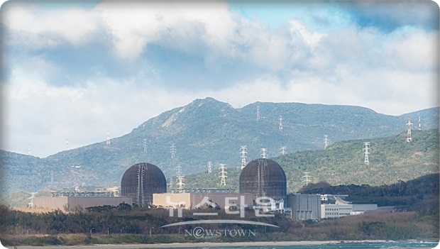 탈원전에 신중한 시민단체가 이 조항의 삭제를 요구하는 주민투표를 제안, 지난 24일에 실시된 지방선거 투표에 포함 투표를 한 결과, 조항(원자력 발전 운전 시한) 삭제 찬성표가 반대표를 웃돌아, 원전 발전 운전 시한 조항은 빠른 시일 안에 삭제될 것으로 보인다.