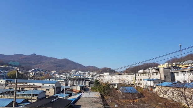 최근 소각연기를 전혀 발견 할 수 없는 청명한 하늘