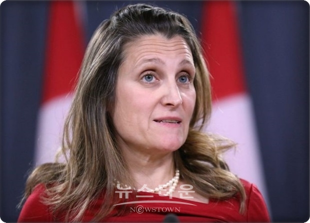크리스티아 프릴랜드(Chrystia Freeland) 캐나다 외무장관(위 사진)은  “구속됐을 가능성이 있는 사람의 이름 등은 밝히지 않았지만 중국 당국의 조사를 받고 있다고 (캐나다 정부에) 알려줬지만, 이후 연락이 되지 않았다”고 밝혔다. 캐나다 정부는 계속해서 중국 정부에 문의를 하고 있는 것으로 알려졌다.