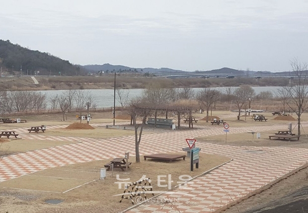 동강리오토캠핑장에 위치한 국가하천(금강)구간