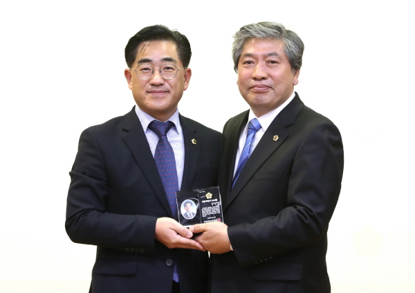 행정사무감사 우수의원으로 선정된 이기형 의원
