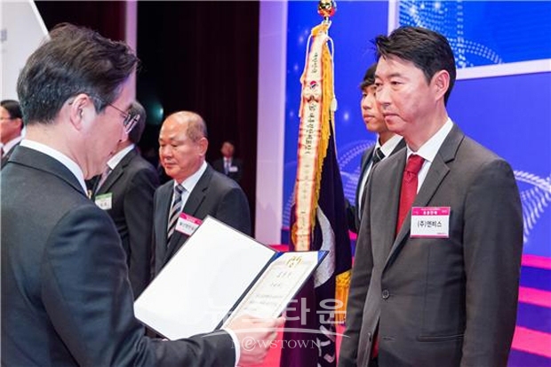 ㈜엔비스가  ‘제44회 국가품질경영대회’에서 대통령표창인 국가품질경영상을 수상했다.