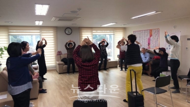 지난 21일 반도유보라3차 아파트에서 열린 건강나눔터 모습