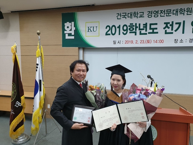 신창섭 대표와 신다혜양