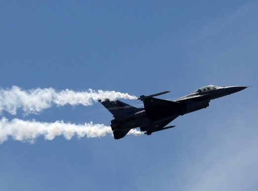 지난 2017년 3월 카라치 상공을 비행하는 파키스탄 공군 F16 전투기.