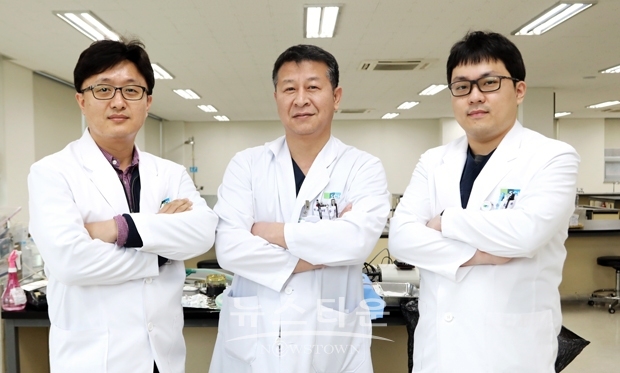 순천향대천안병원 외과 간이식팀이 대전·충청지역에서 최단기 최다 간이식수술 기록을 세웠다. 사진) 왼쪽부터 정해일, 배상호, 권순하 교수