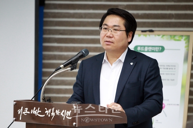 오세현 아산시장이 3월 7일 오전 10시 30분 시청 브리핑실에서 시민중심 먹거리 자치도시 ‘아산시 푸드플랜 2022 로드맵’을 공개했다.