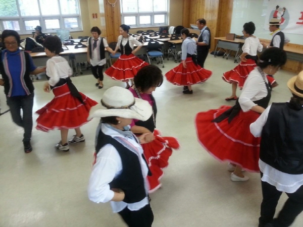 50+리턴스(포크댄스 동아리)