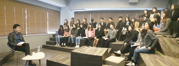 대웅제약은 지난 15일 서울 삼성동 본사 소통라운지에서 ‘팜 DW’ 약대생 실습생 약 30명과 전승호 사장이 함께하는 소통간담회를 가졌다.