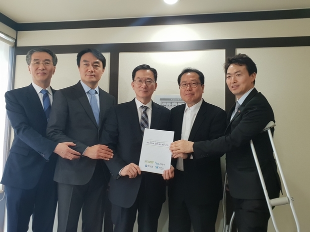 왼쪽부터 박상신 계양구 부청장, 김상호 하남시장, 정성호 국회 기획재정위원장, 조광한 남양주시장, 김종천 과천시장
