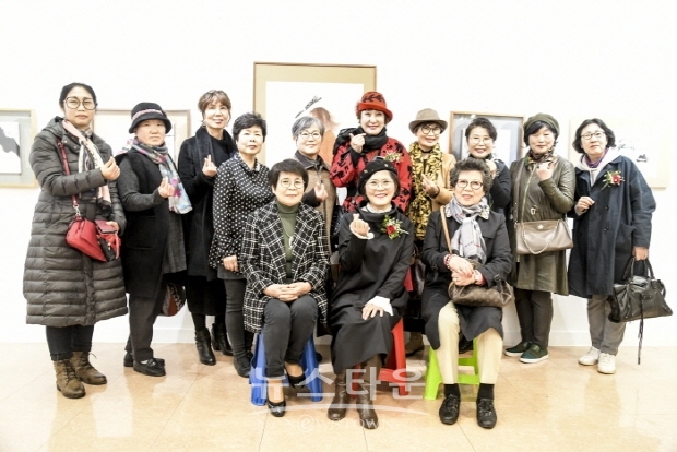 Academy 대상작가 梅園 金喜子 초대전(김한정 기자)