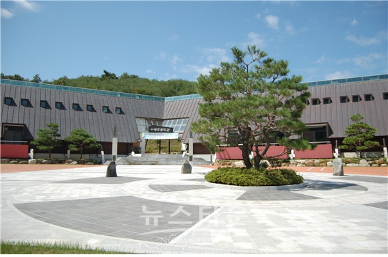 이병주문학관 전경