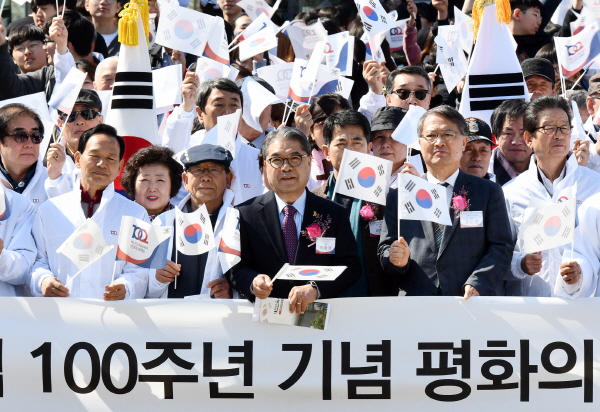 이재정 경기도교육감이 임진각에서 진행된 ‘경기도 대한민국 임시정부 수립 100주년 기념식’에 참석하고 잇다.
