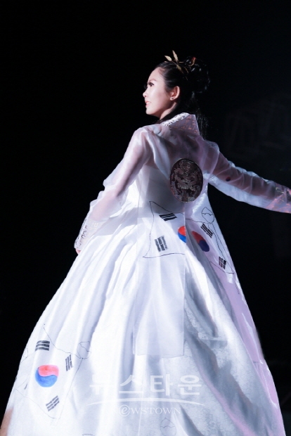 관광객 35만 명, 장신애아나운서 ‘대가야축제 패션쇼’ MC와 연출 맡아(김한정 기자)