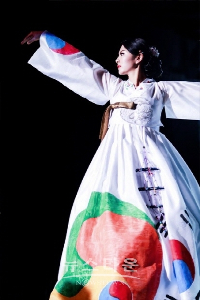 관광객 35만 명, 장신애아나운서 ‘대가야축제 패션쇼’ MC와 연출 맡아(김한정 기자)