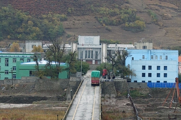 한산한 북한 측 세관. 아시아프레스 캡처