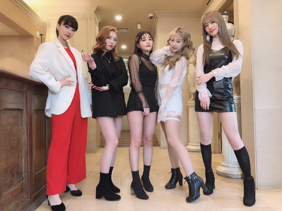 5인조 걸그룹 '아이 러브 (ILUV)'